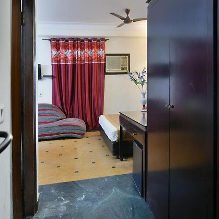 Hotel Revels By A1Rooms New Delhi Bagian luar foto