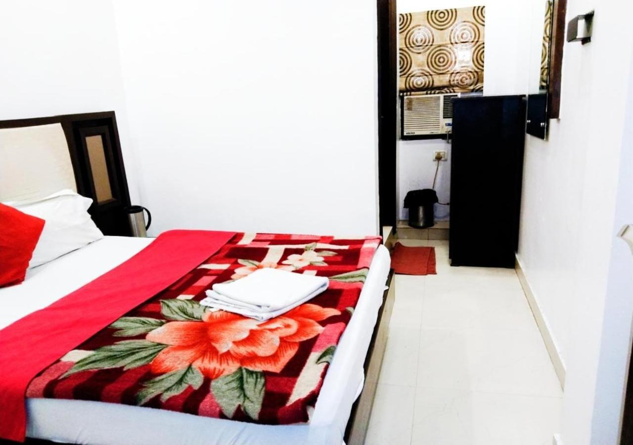 Hotel Revels By A1Rooms New Delhi Bagian luar foto