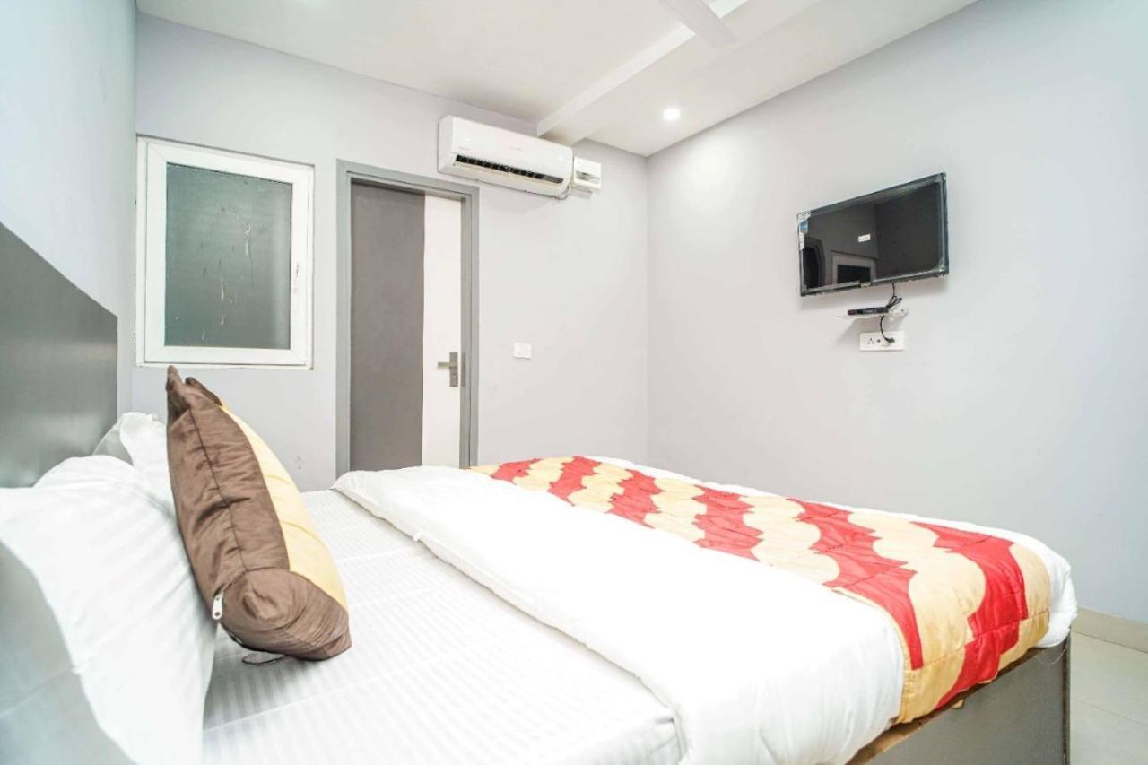 Hotel Revels By A1Rooms New Delhi Bagian luar foto