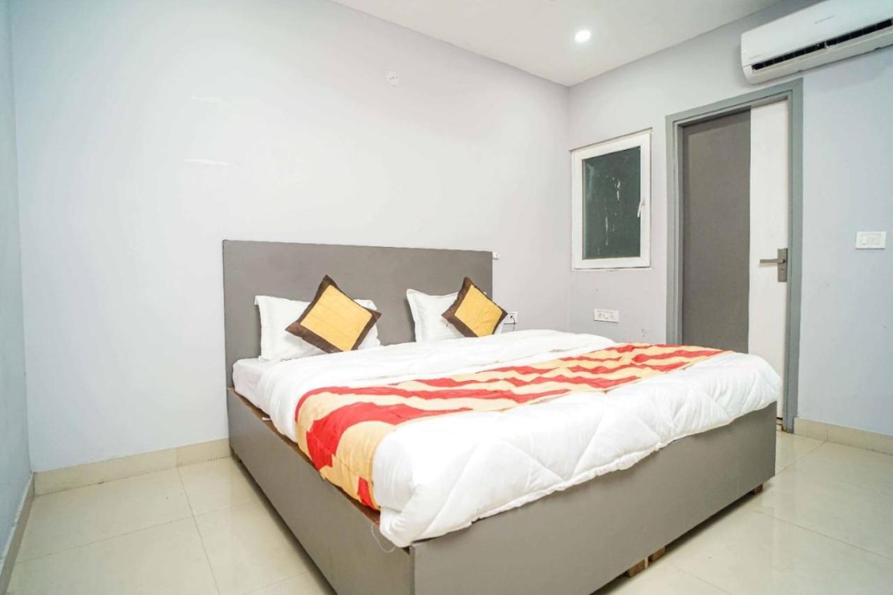 Hotel Revels By A1Rooms New Delhi Bagian luar foto
