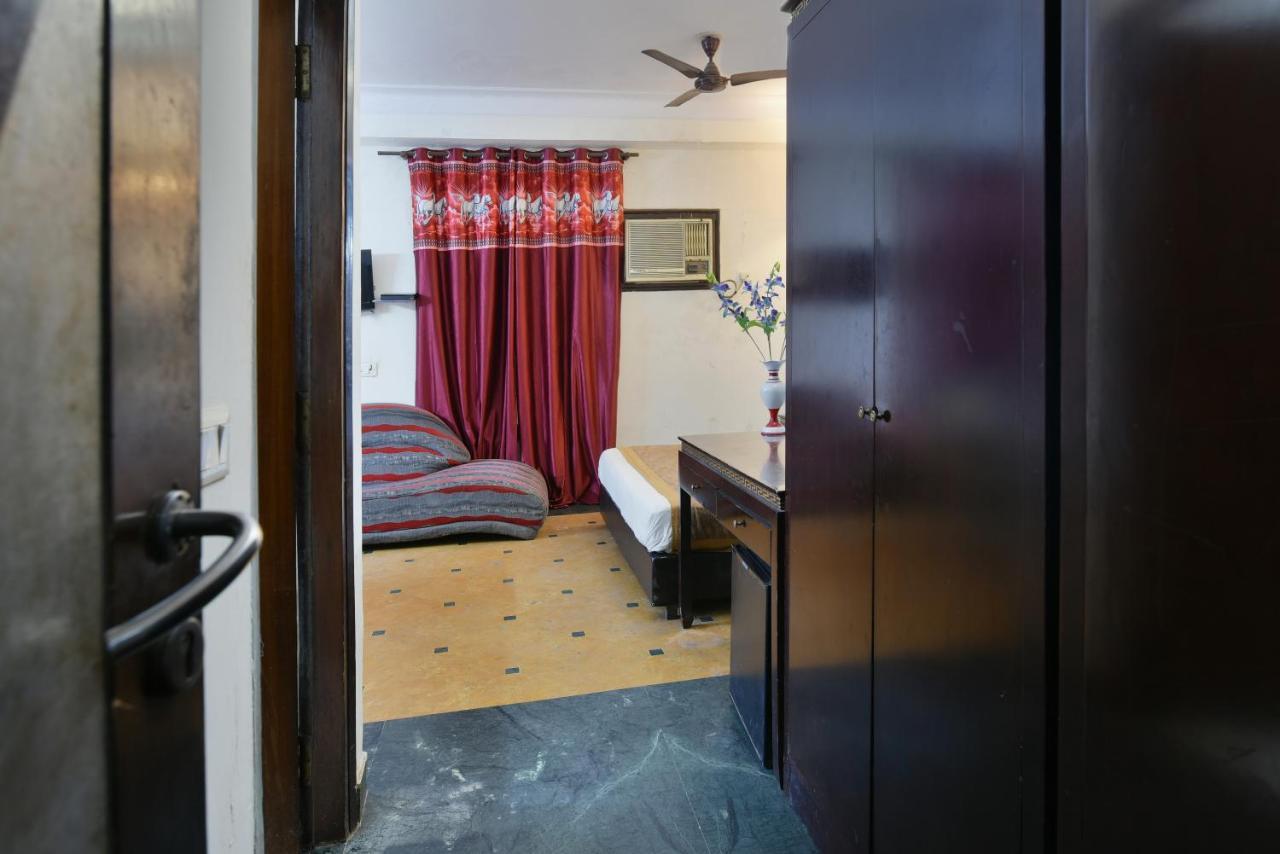Hotel Revels By A1Rooms New Delhi Bagian luar foto