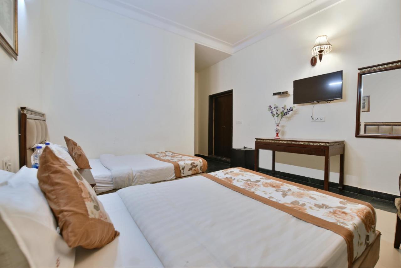 Hotel Revels By A1Rooms New Delhi Bagian luar foto