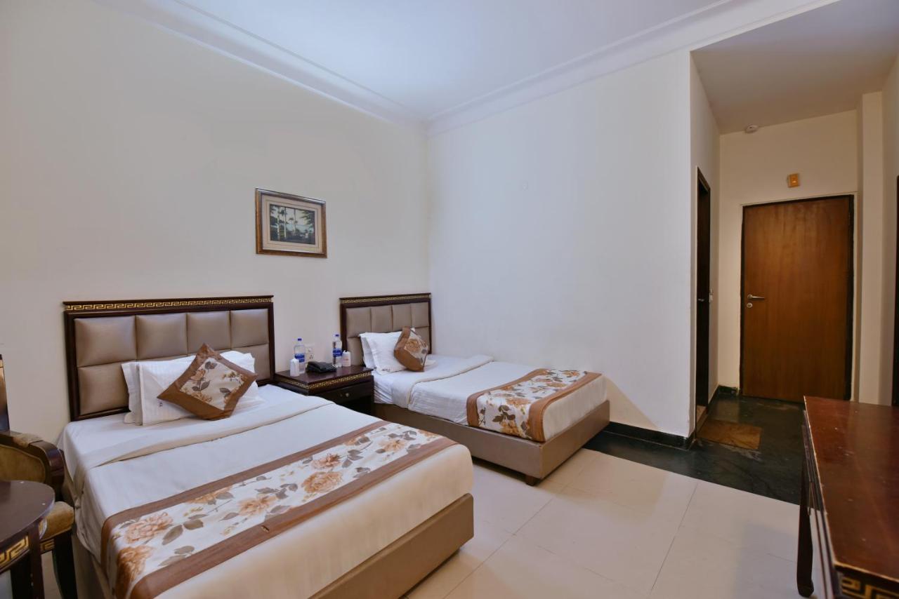 Hotel Revels By A1Rooms New Delhi Bagian luar foto