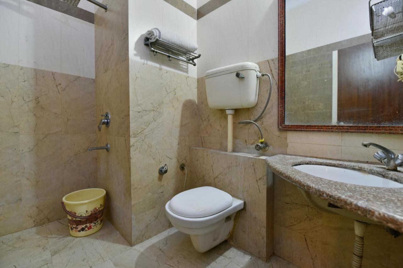Hotel Revels By A1Rooms New Delhi Bagian luar foto