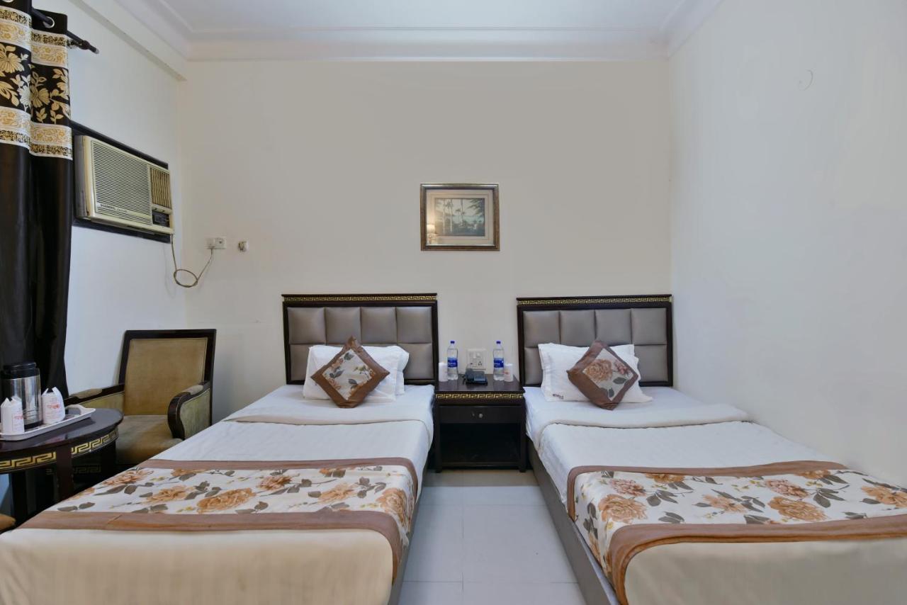 Hotel Revels By A1Rooms New Delhi Bagian luar foto