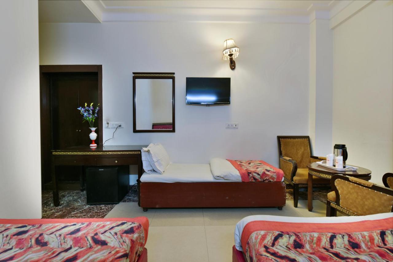 Hotel Revels By A1Rooms New Delhi Bagian luar foto