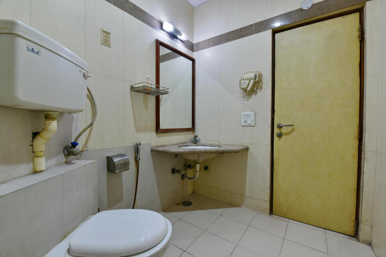 Hotel Revels By A1Rooms New Delhi Bagian luar foto