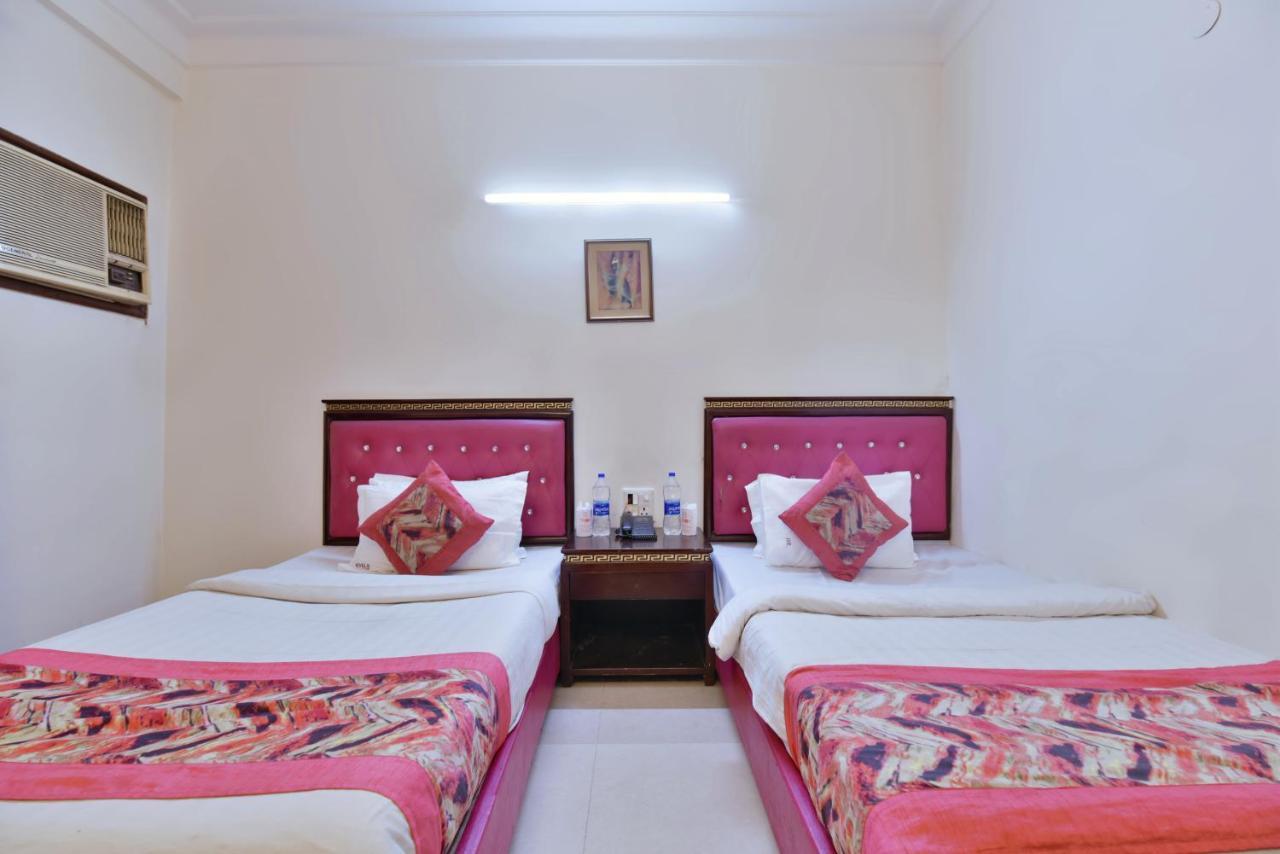 Hotel Revels By A1Rooms New Delhi Bagian luar foto