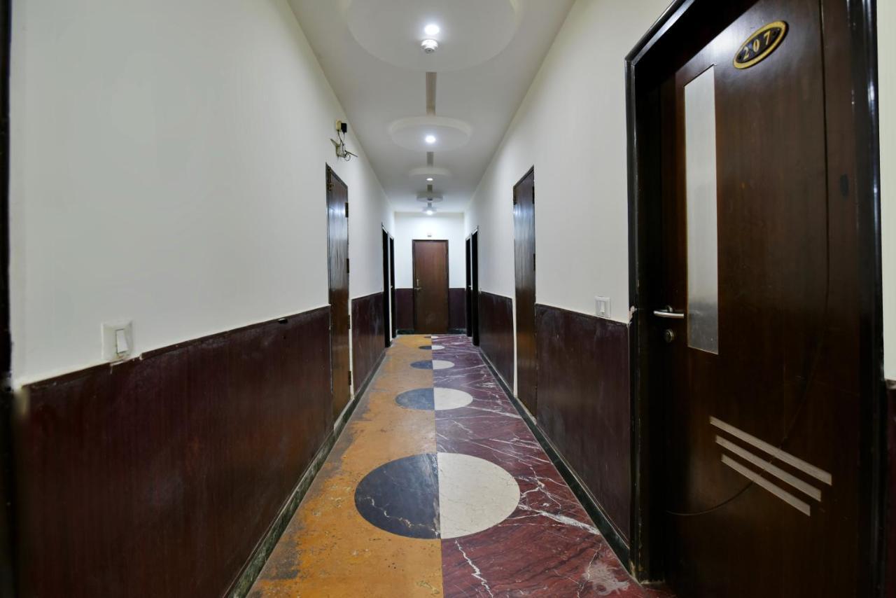Hotel Revels By A1Rooms New Delhi Bagian luar foto