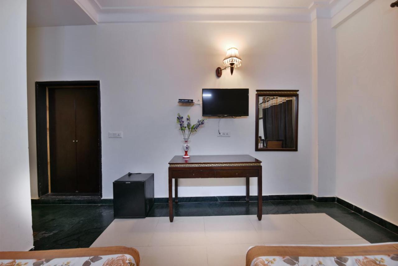 Hotel Revels By A1Rooms New Delhi Bagian luar foto