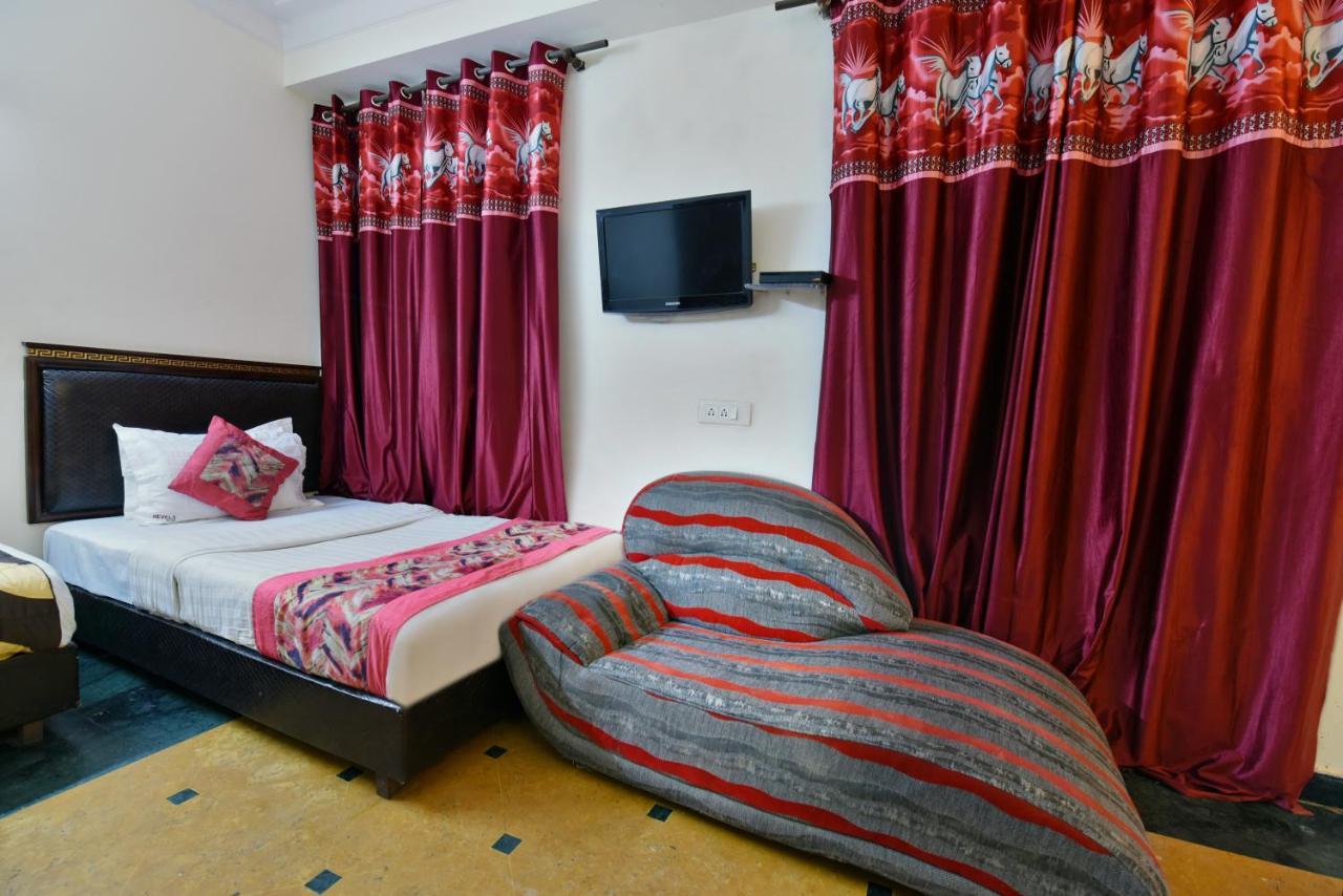 Hotel Revels By A1Rooms New Delhi Bagian luar foto