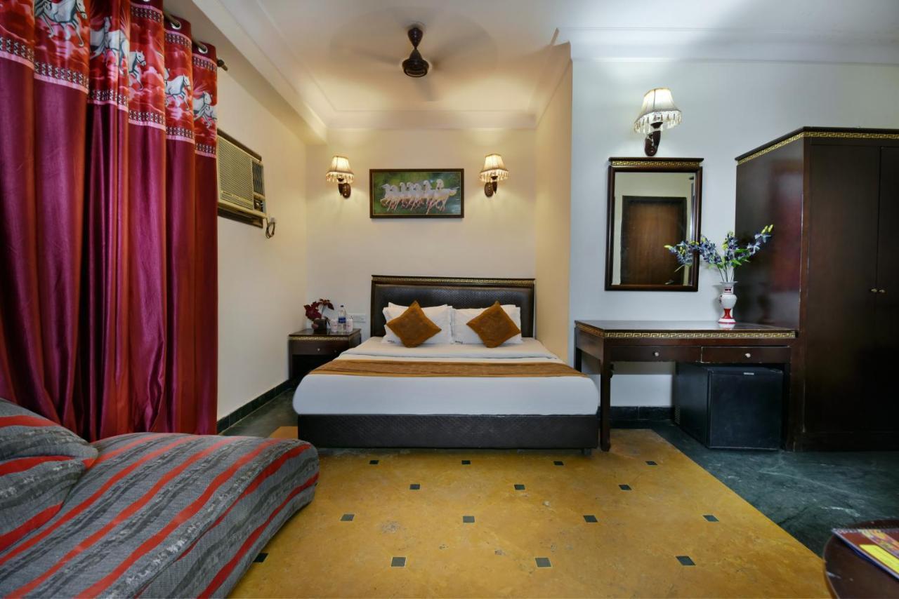 Hotel Revels By A1Rooms New Delhi Bagian luar foto