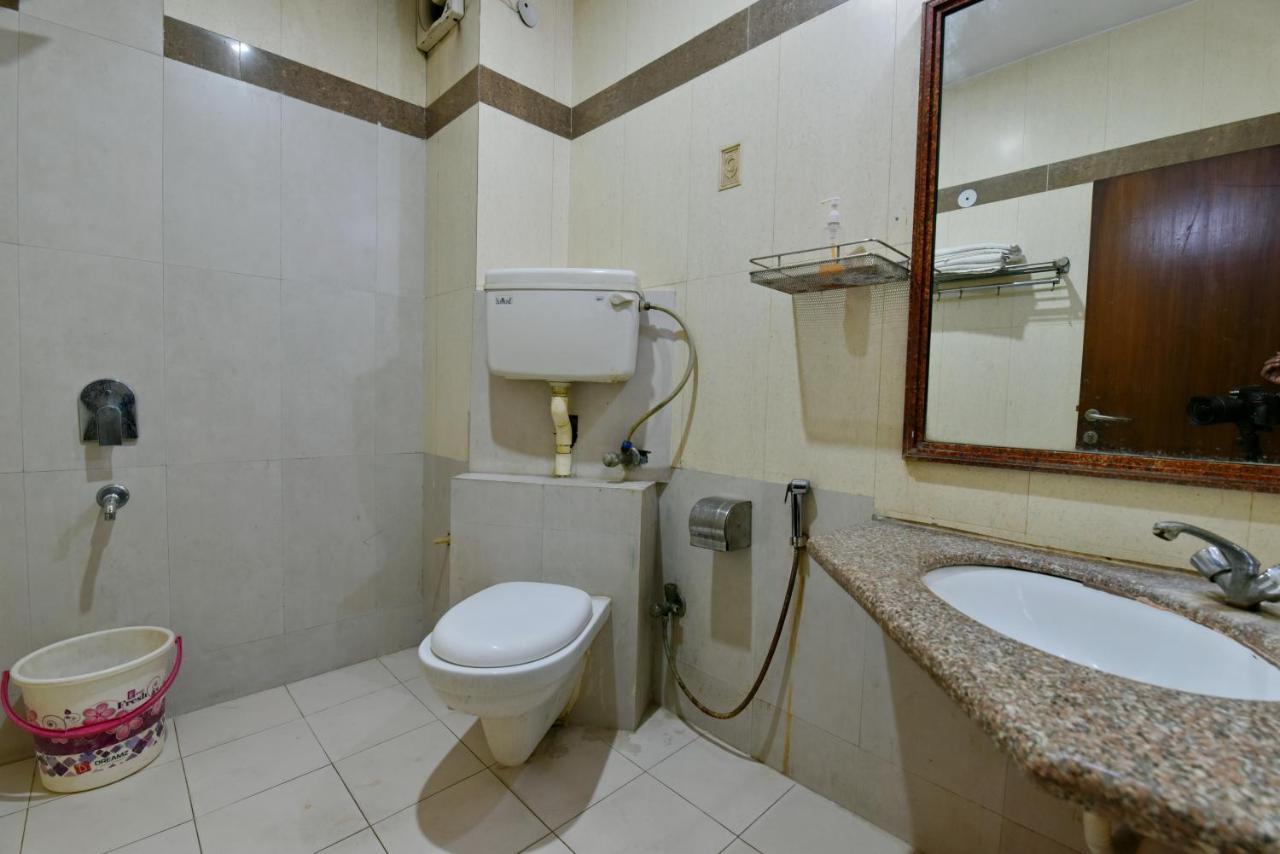 Hotel Revels By A1Rooms New Delhi Bagian luar foto
