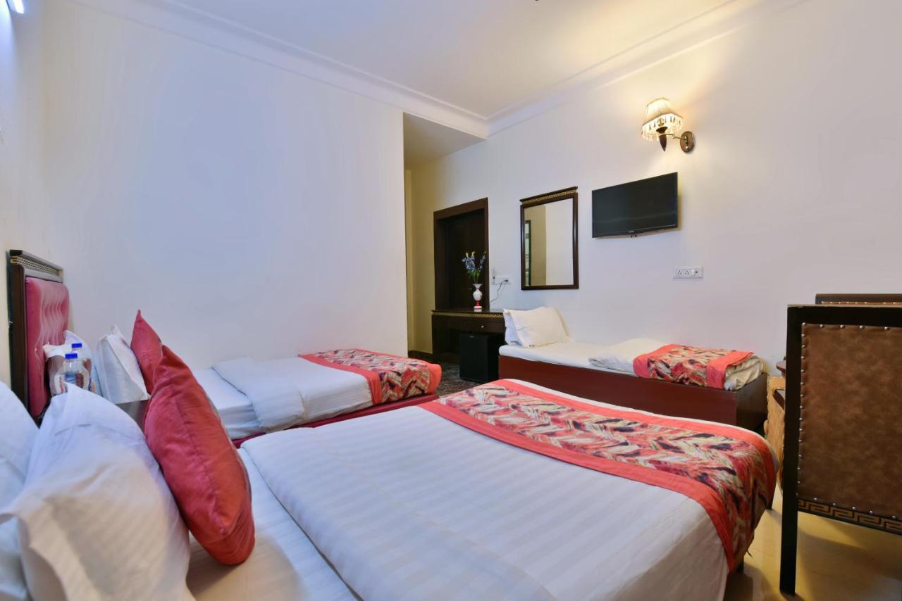 Hotel Revels By A1Rooms New Delhi Bagian luar foto
