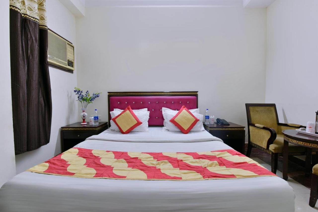 Hotel Revels By A1Rooms New Delhi Bagian luar foto