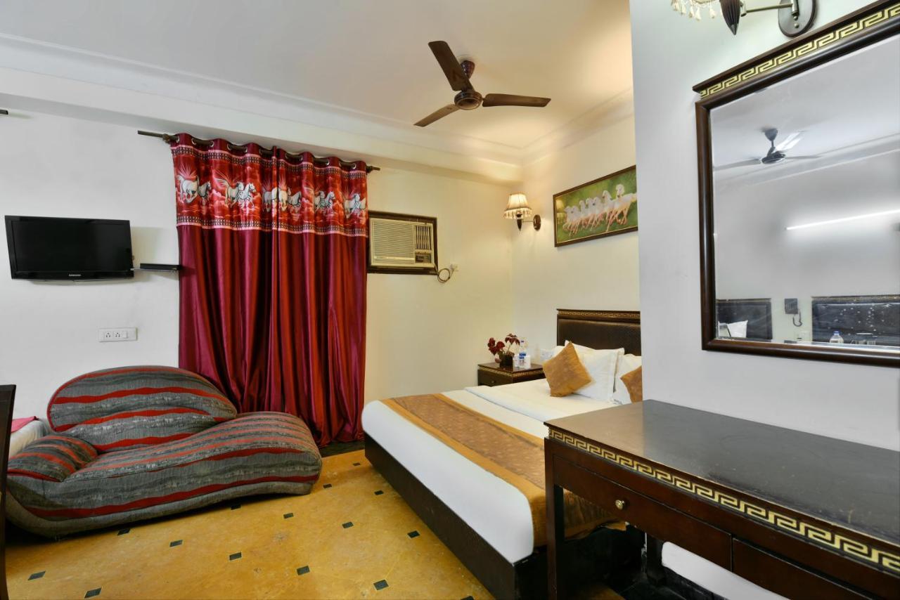 Hotel Revels By A1Rooms New Delhi Bagian luar foto