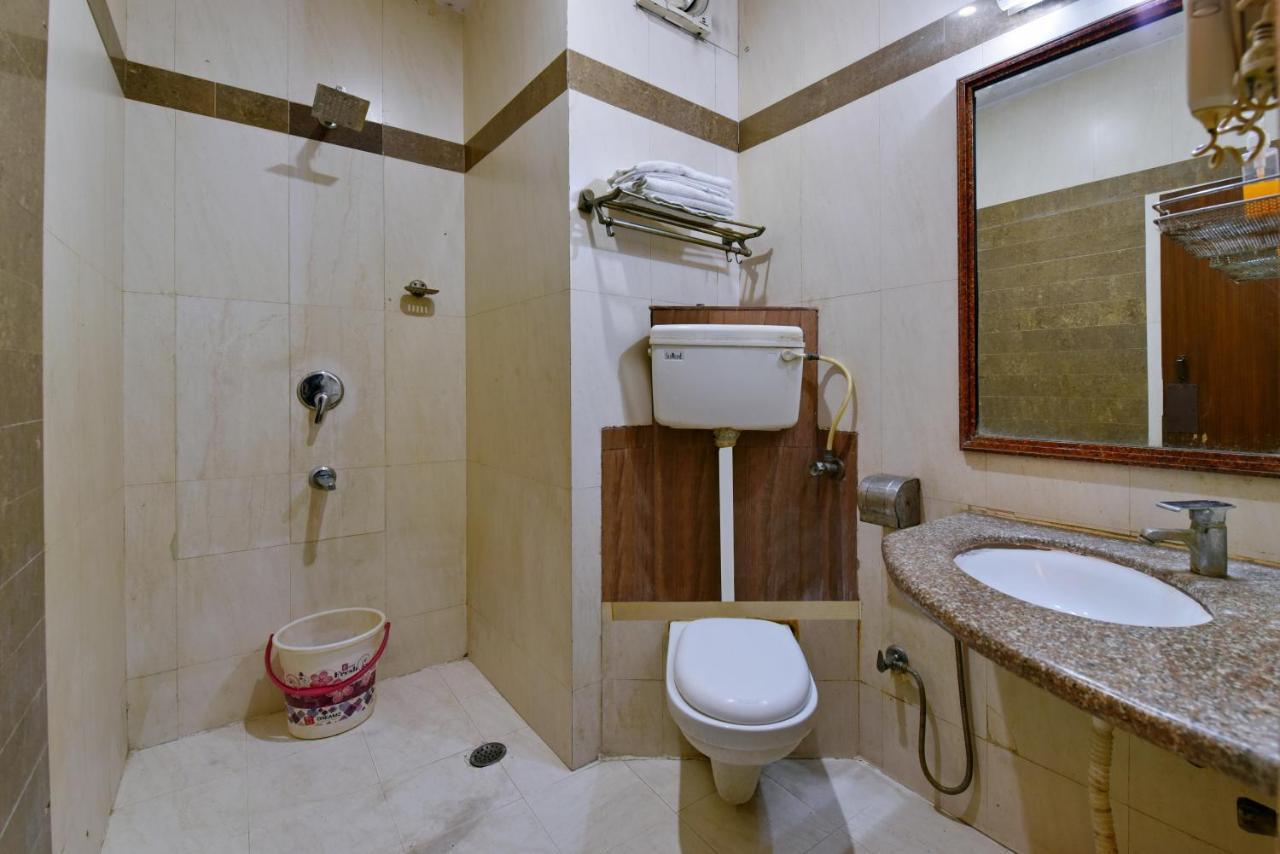 Hotel Revels By A1Rooms New Delhi Bagian luar foto