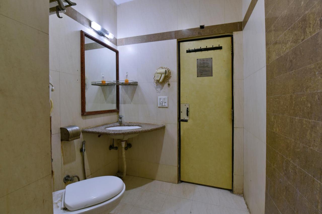 Hotel Revels By A1Rooms New Delhi Bagian luar foto